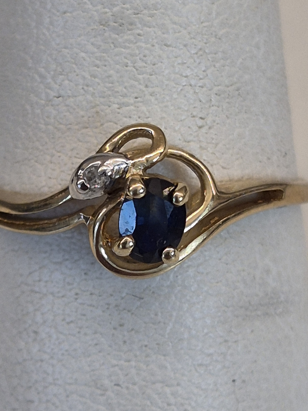 10k Yellow Gold Blue Sapphire and Diamond Accent Size 6.75 Ring